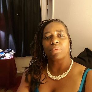 Meet your Posher, Lora